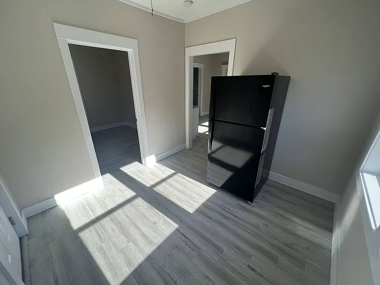2251 N Rogers Ave — Photo 10