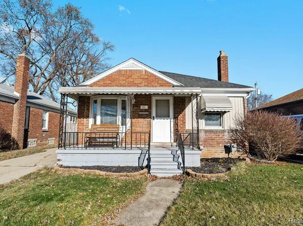 8241 Kaltz St, Center Line, MI 48015
