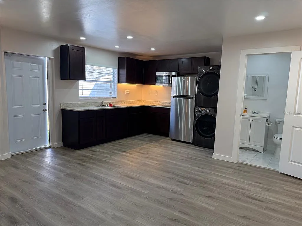 Studio, 1.0 bath, 460 sqft, $1,500 — Photo 3