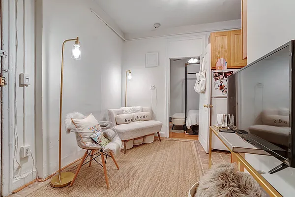 Rented by Compass | media 13