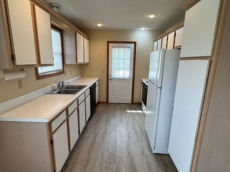 114 224 Deerfield Drive 114 Hunter 1003 #1009 — Photo 3