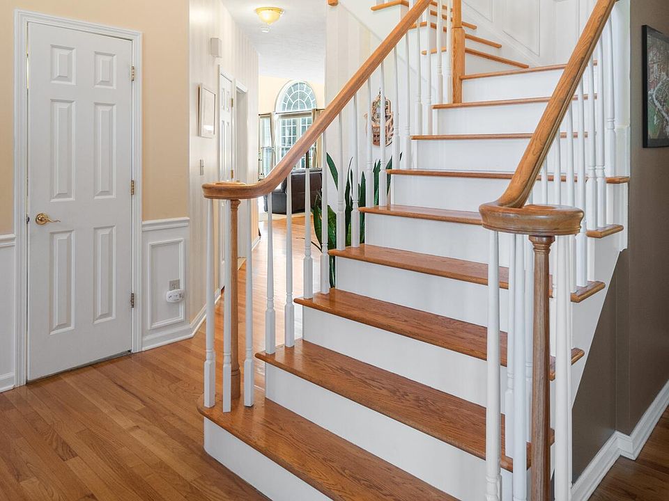 5 Dutch Meadows Drive, Cohoes, NY 12047 Zillow