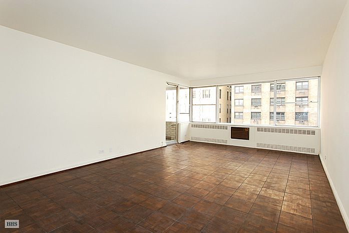 2nd image of 35 Sutton Pl APT 6E