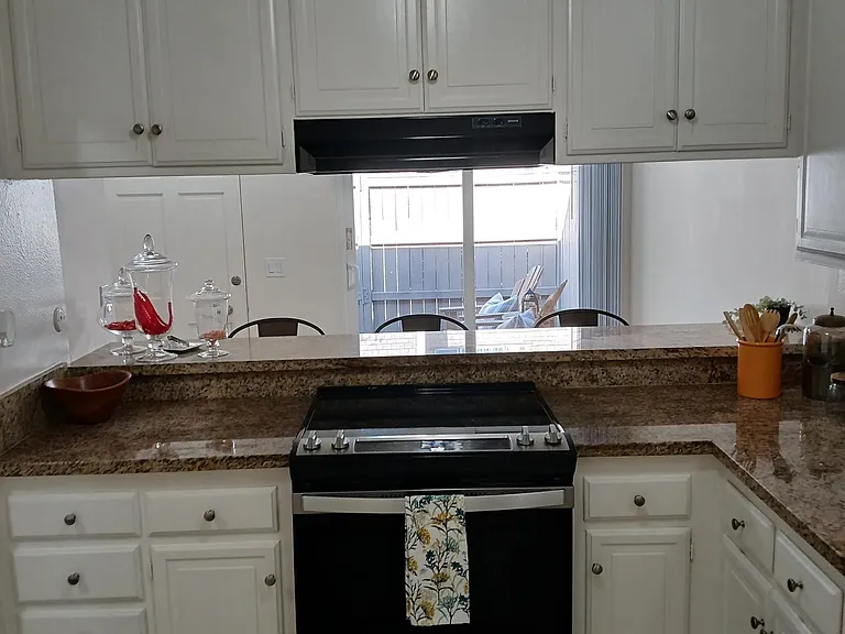 Eastbluff Townhomes — Photo 9
