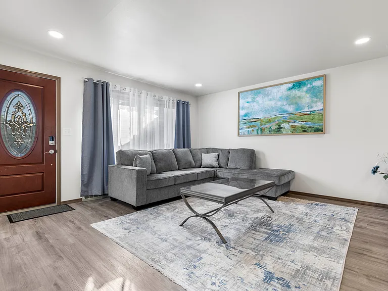 2550 Bordeaux Dr — Photo 5