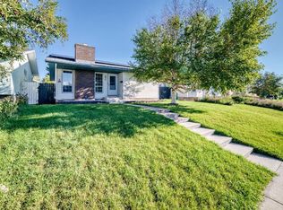 16 S Dovely Way SE, Calgary, AB T2B 2K8