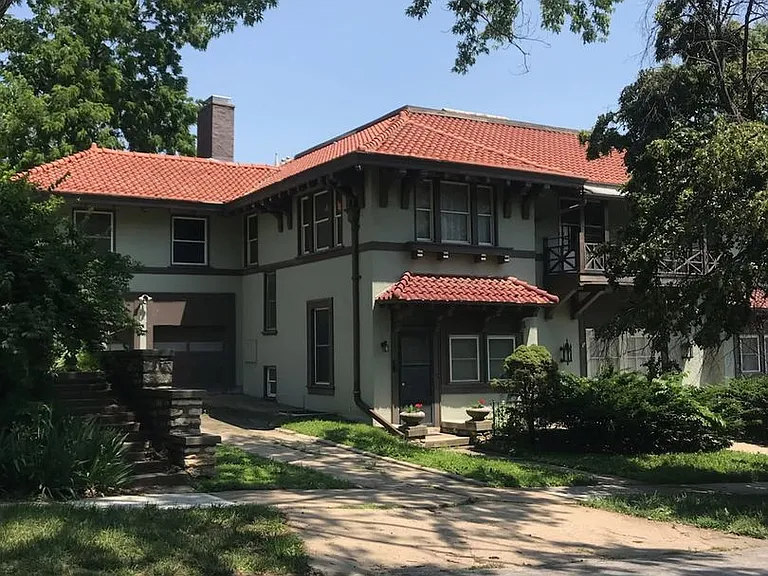 203-209 N Indiana Ave — Photo 3