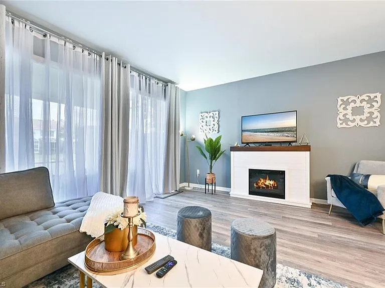 981 Hampton Cir #119 — Photo 5