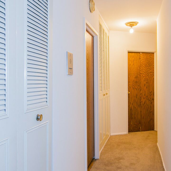 1st image of 1355 N Dearborn St APT 502
