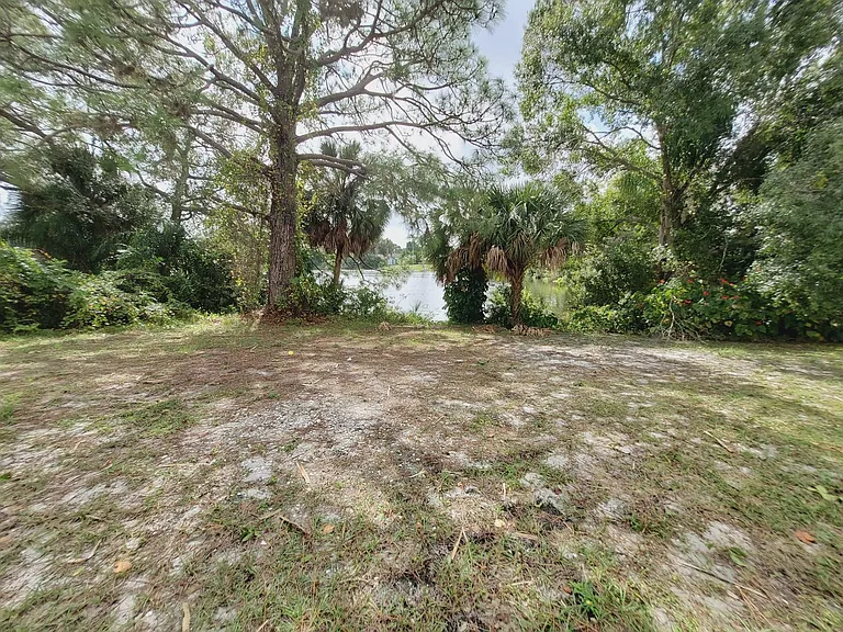6916 Brentford Rd — Photo 18
