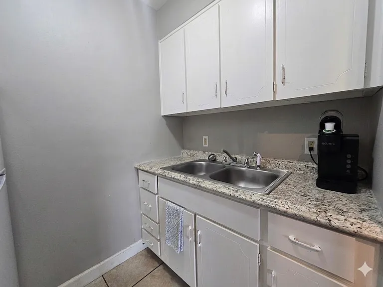 475 W Grand Ave #25 — Photo 3