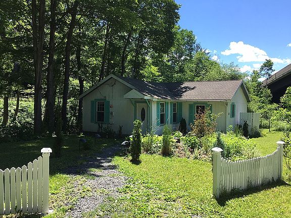 4th image of 40 Academy St