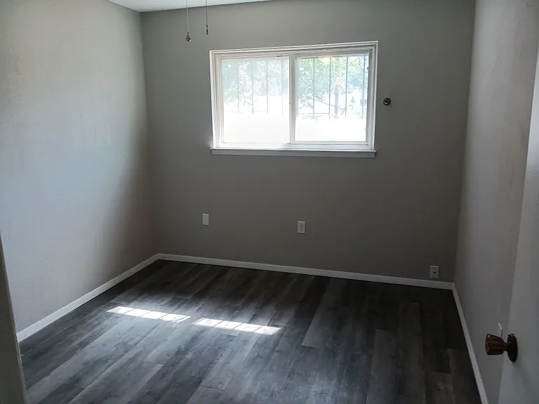 4001 Wellesley Dr NE — Photo 23