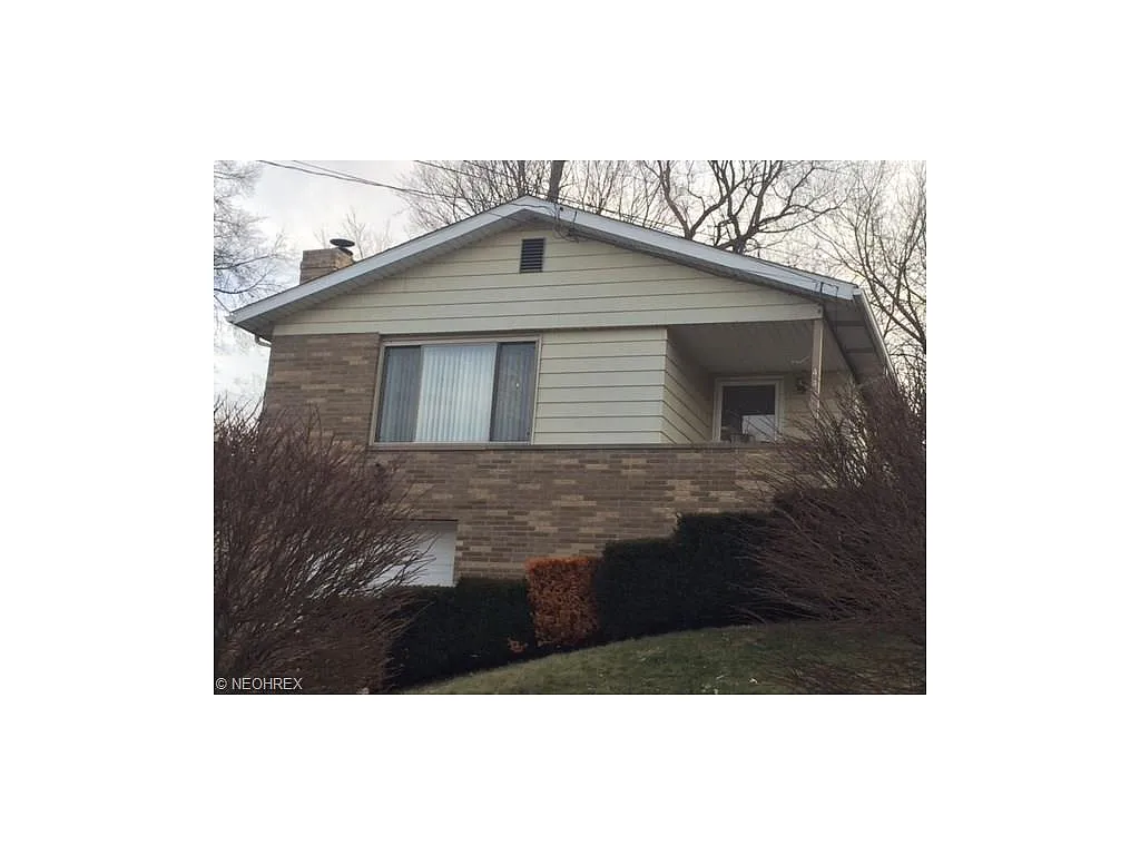 443 Gibbs Rd photo 1