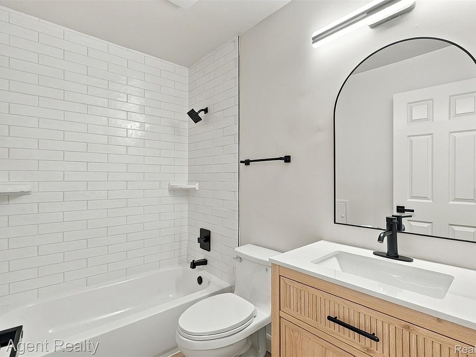 24223 Ramsgate St, photo 15
