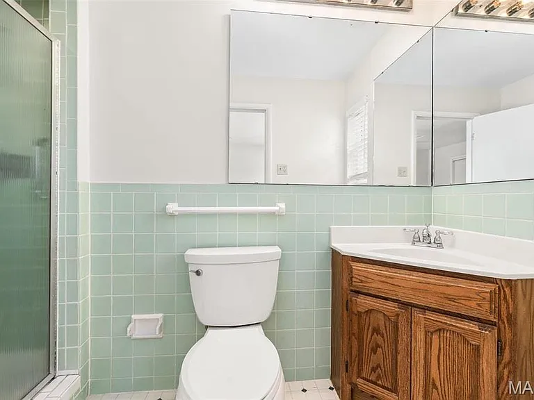 Main Bedroom ensuite bath