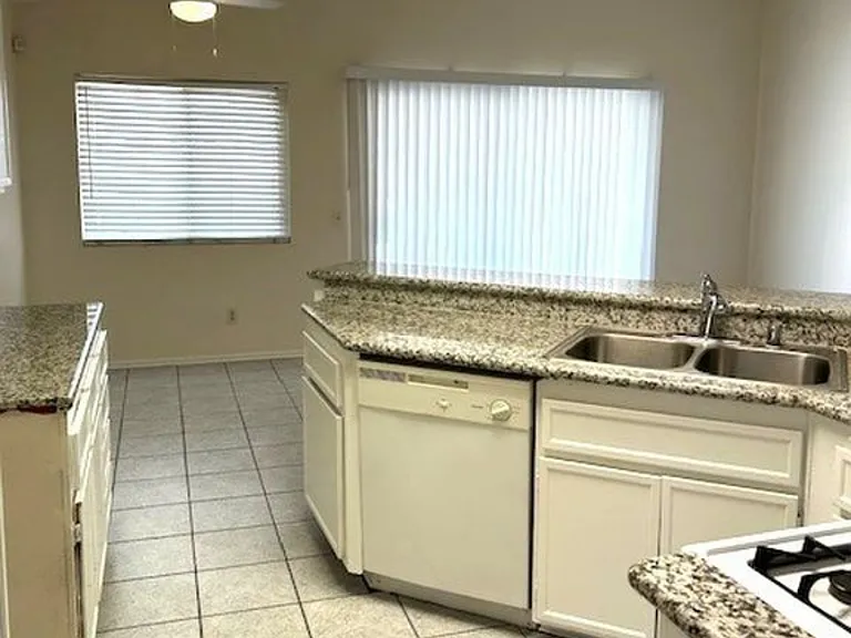 668 Kesha Ct — Photo 10