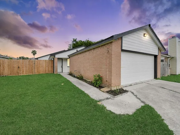 5212 Willowview Dr, Baytown, TX 77521