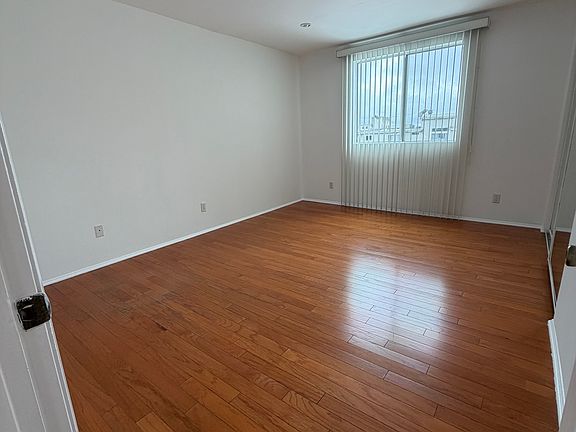 5th image of 1409 S Saltair Ave APT 303