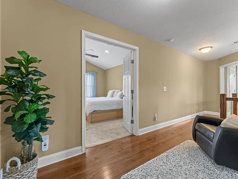 155 Devon Cir — Photo 28