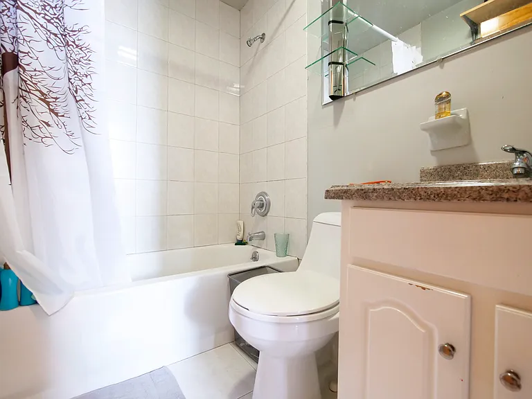 559 20th St #2R — Photo 5