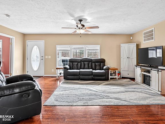 3rd image of 6385 Mayville Rd