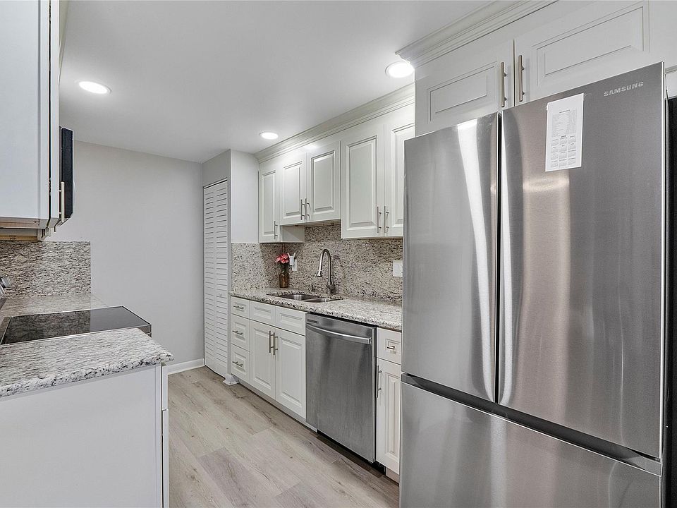 1st image of 1052 Harwood #1052