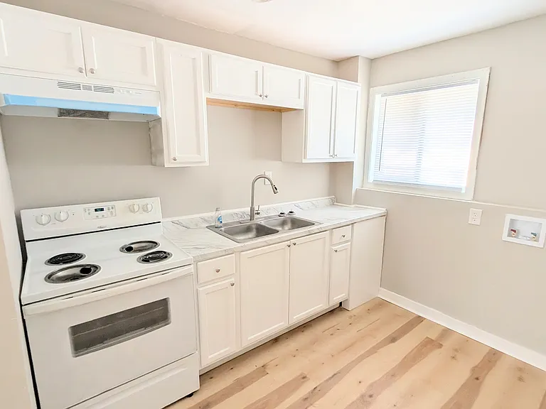 4855 College St — Photo 10