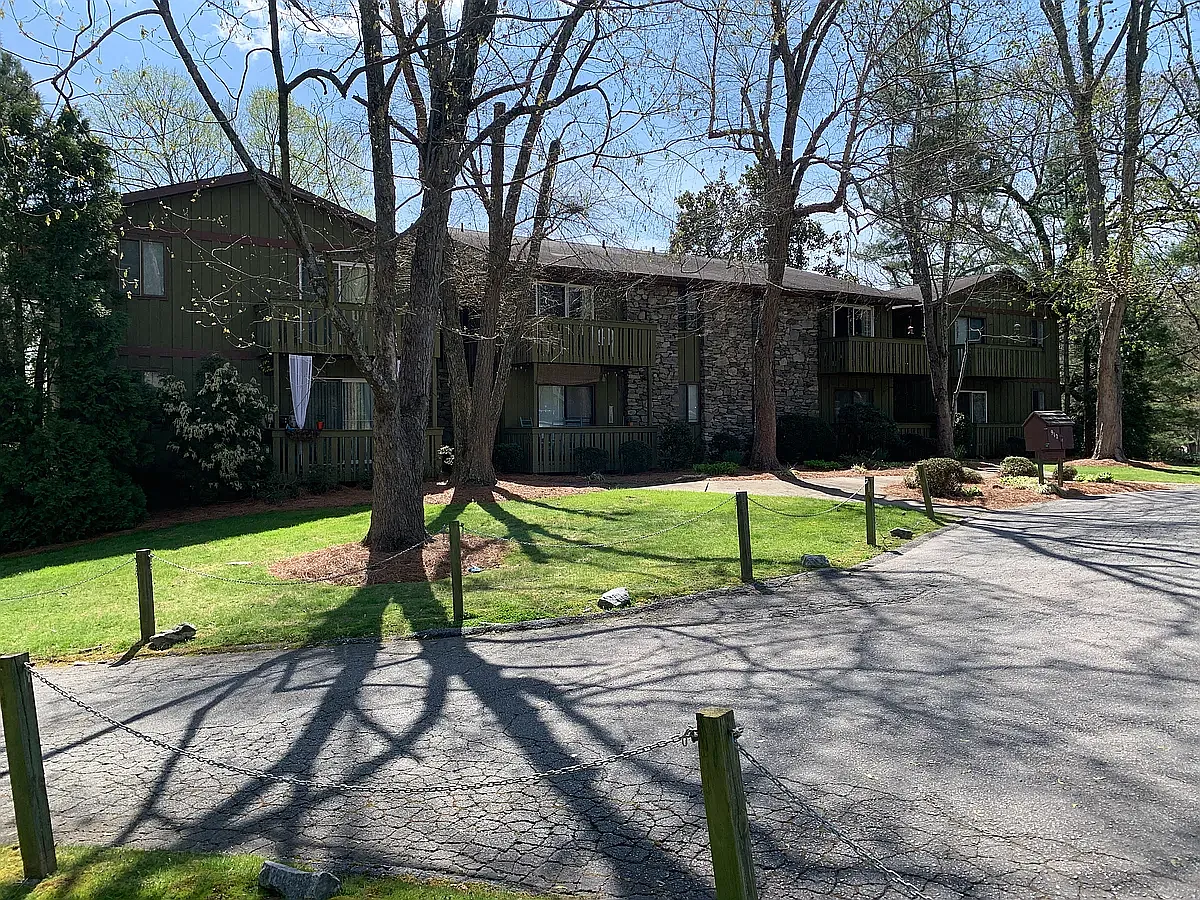 2 bed, 1.5 bath, $1,250 — Photo 2