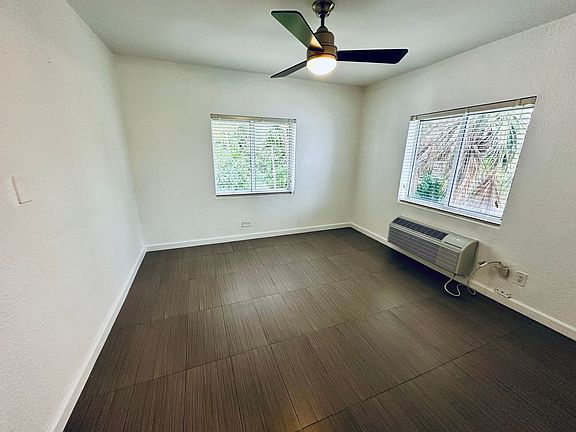 5th image of 2901 Riomar St APT 206