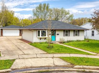 1055 Sterling Ave, Neenah, WI 54956