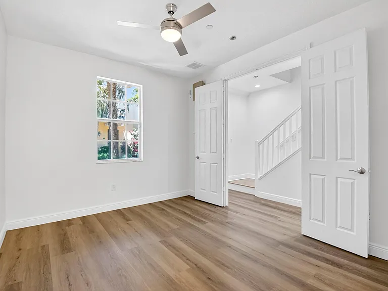 2502 N Dixie Hwy #32 — Photo 9