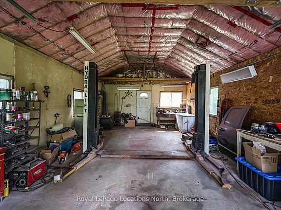 2nd image of 9031 Beachwood Rd