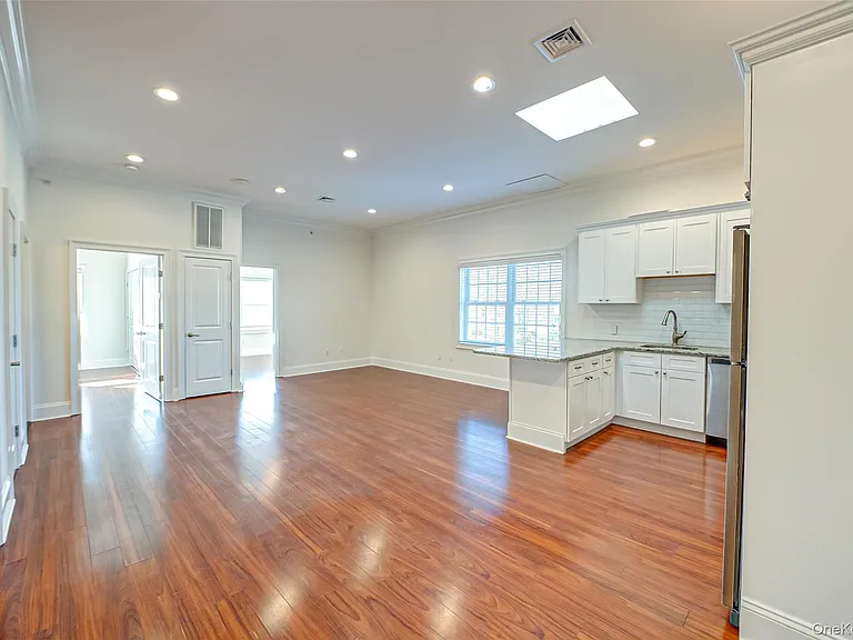 41 Green St #2C — Photo 2