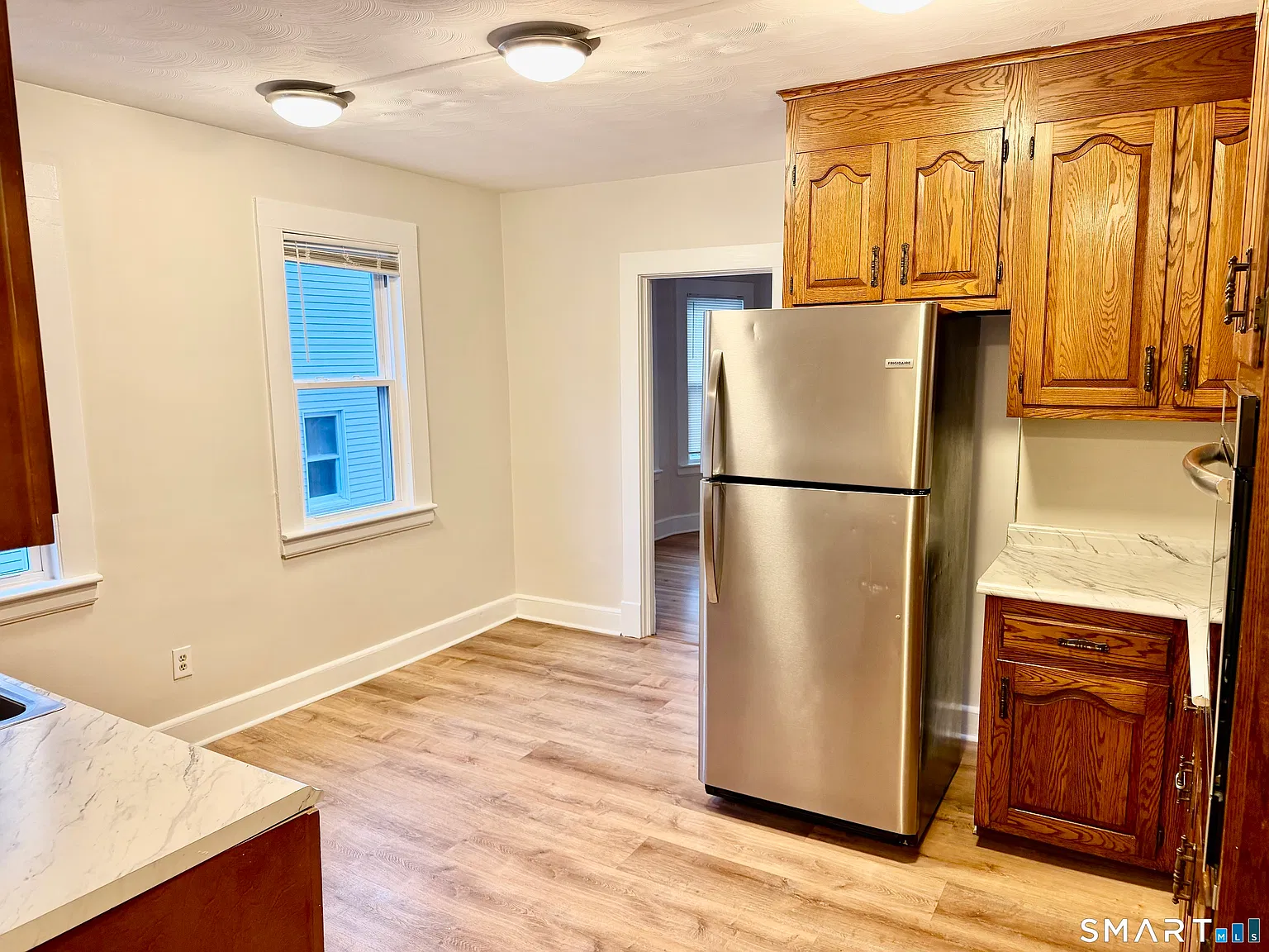 3 bed, 1.0 bath, 1142 sqft, $1,700 — Photo 3