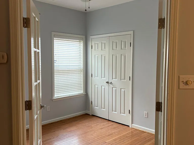 office/study/small (baby) bedroom