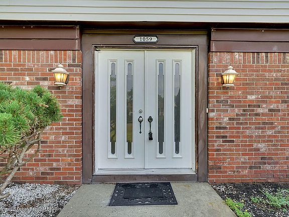 2nd image of 1059 Kells Ct
