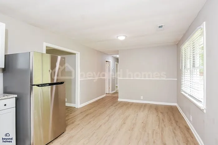 935 James Ave — Photo 4