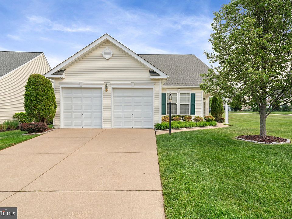 1st image of 16900 Four Seasons Dr