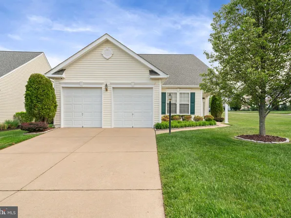 16900 Four Seasons Dr, Dumfries, VA 22025