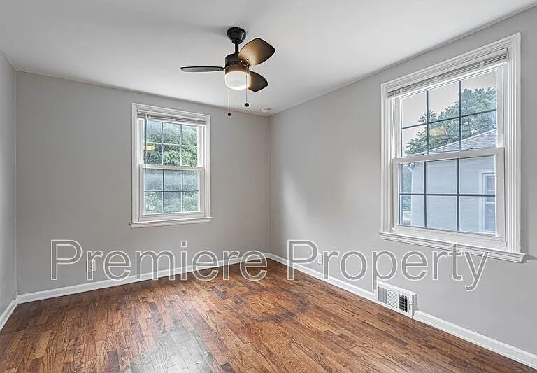 7826 Summit St — Photo 7