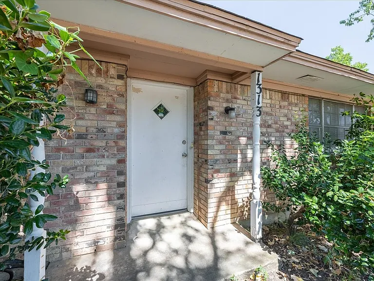 1313 E Sherman Dr — Photo 23