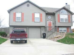 613 Westview Dr, Grain Valley, MO 64029