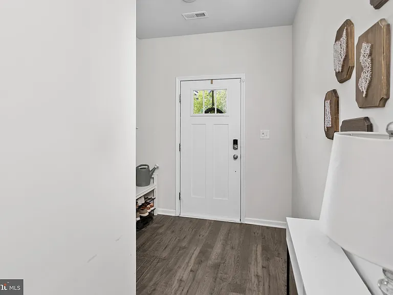 10 Roberta Way — Photo 7