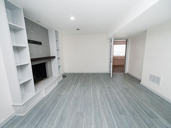 3rd image of 1016 Melody Ln