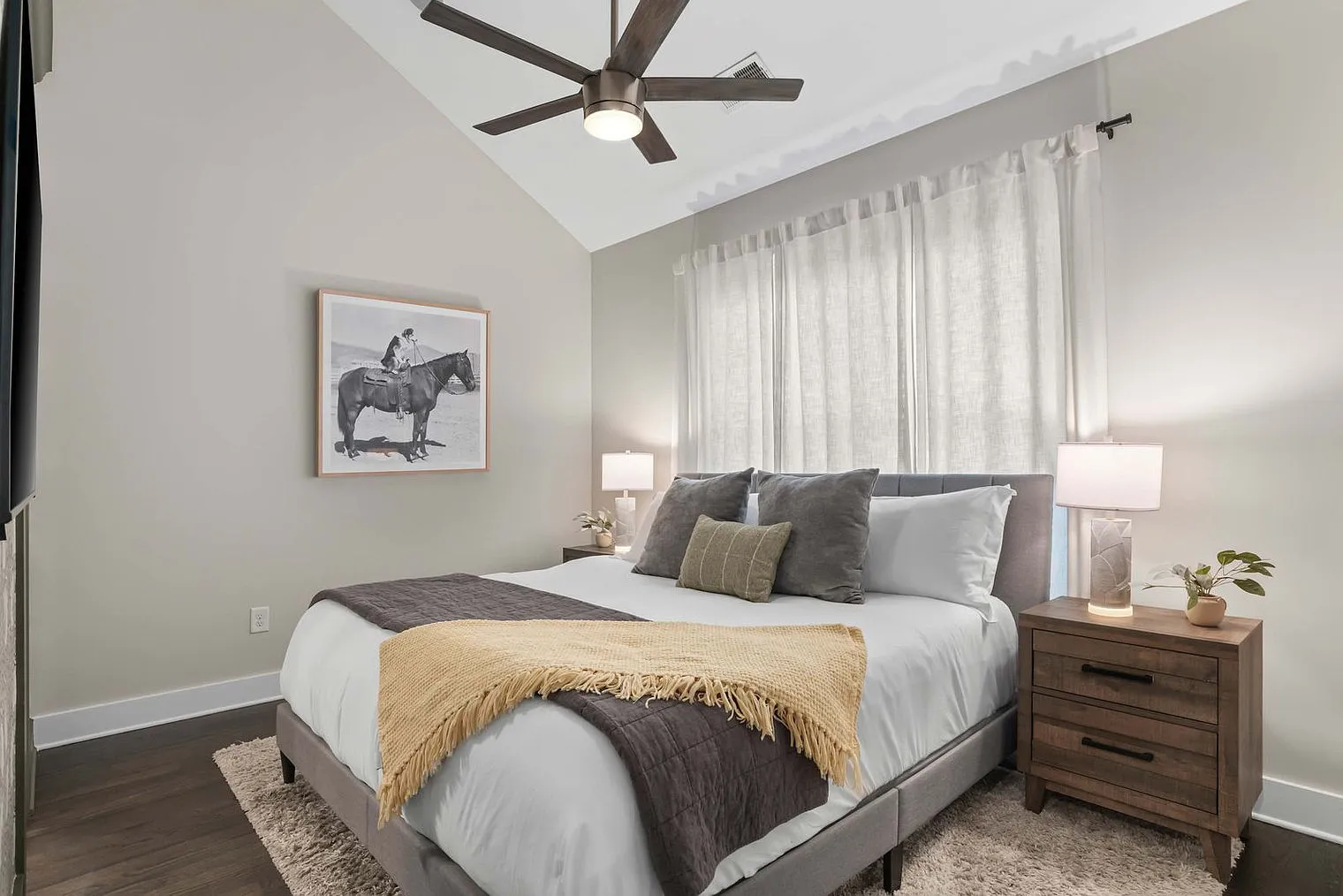 3 bed, 3.0 bath, 1732 sqft, $3,722 — Photo 4