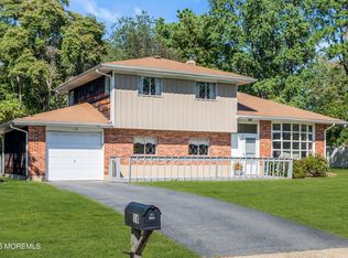 18 Orchard Ct, Howell, NJ 07731