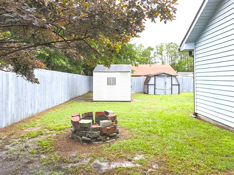 607 Scott St — Photo 34