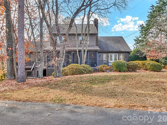 2nd image of 3 Lake Ridge Rd