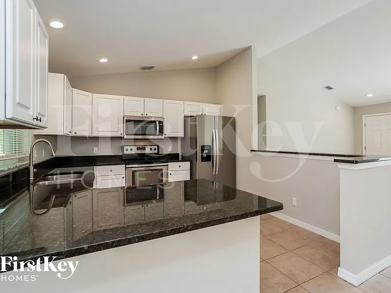 12246 Gulfstream Blvd — Photo 5
